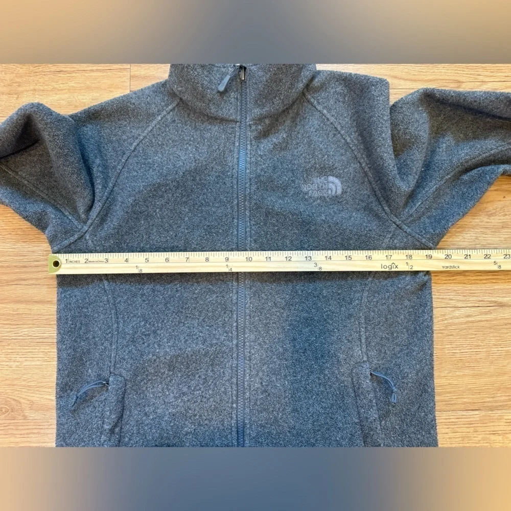 The North Face Mens classic full zip layering fleece